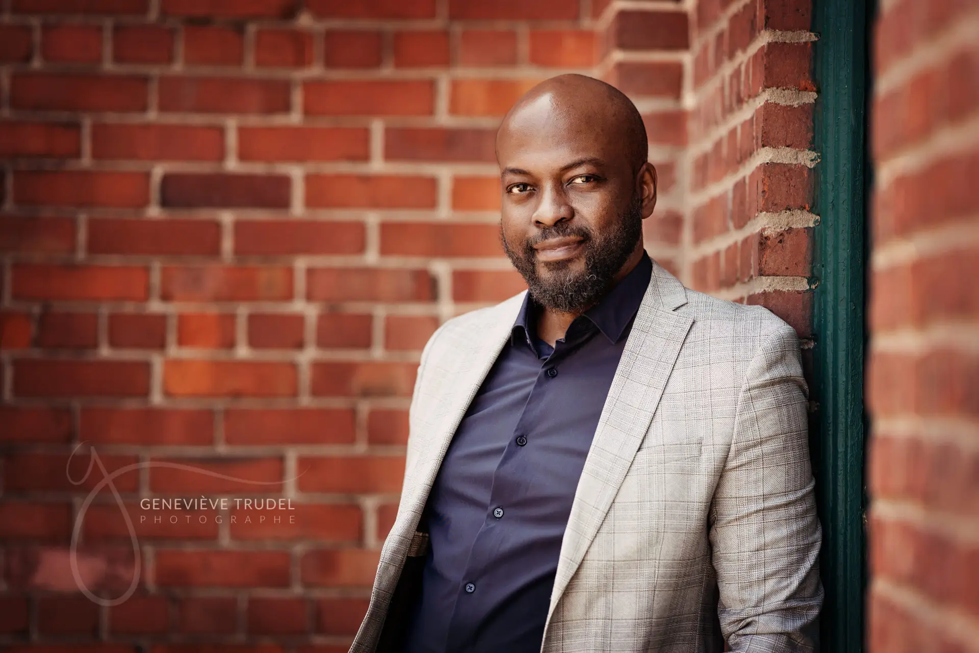 Portrait de Lionel Nguepegang Ketchiozo, consultant et gestionnaire de projets événementiels, DJ et producteur, fondateur de NEK AGENCY à Montréal